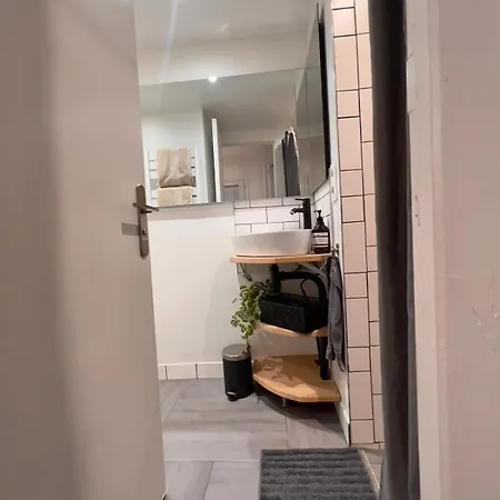 Apartment Escale Cosy A Jacuzzi Et Terrasse Pontoise