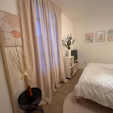 Escale Cosy Jacuzzi & Terrasse * Pontoise